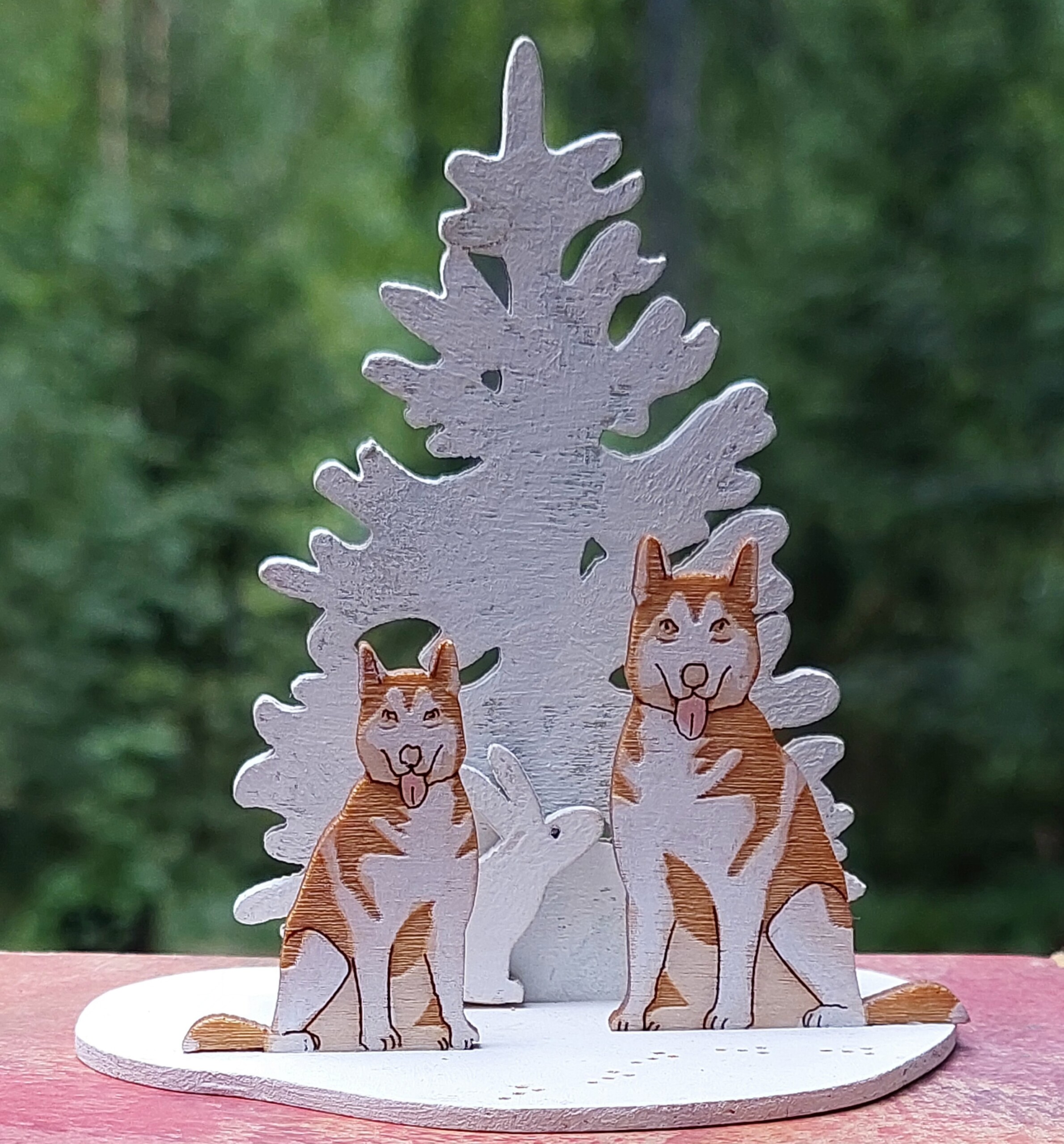 Huskyt ja pupu kuusi