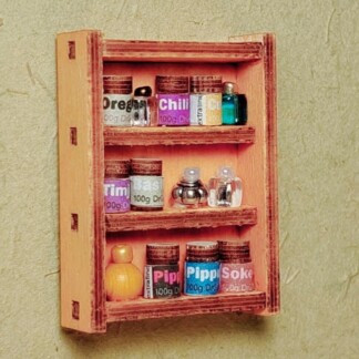 Maustehylly purkkeineen